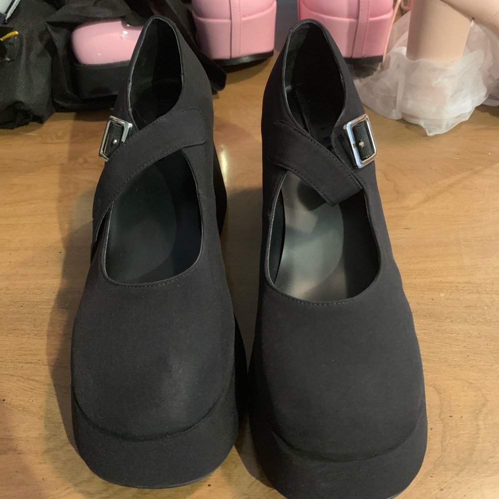 NWOT Dolls kill Mary Janes sz9